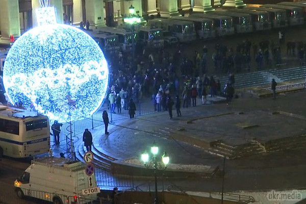 У Москві жорстко розігнали акцію протесту (фото).  На Манежній площі зібралися близько 5 тисяч людей, за даними правозахисників 245 з них були затримані,