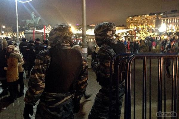 У Москві жорстко розігнали акцію протесту (фото).  На Манежній площі зібралися близько 5 тисяч людей, за даними правозахисників 245 з них були затримані,