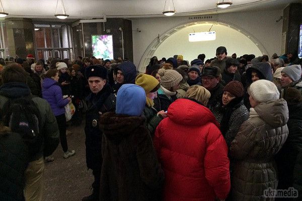 У Москві жорстко розігнали акцію протесту (фото).  На Манежній площі зібралися близько 5 тисяч людей, за даними правозахисників 245 з них були затримані,