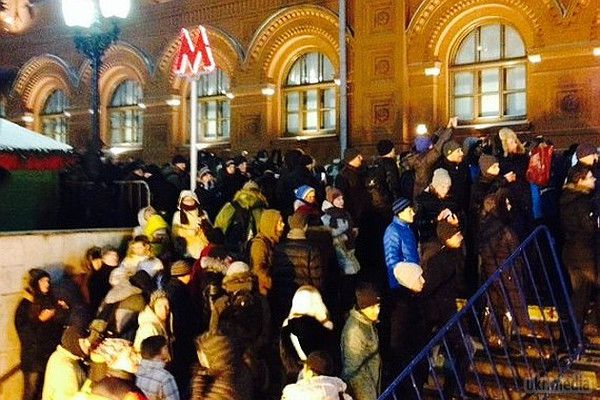 У Москві жорстко розігнали акцію протесту (фото).  На Манежній площі зібралися близько 5 тисяч людей, за даними правозахисників 245 з них були затримані,