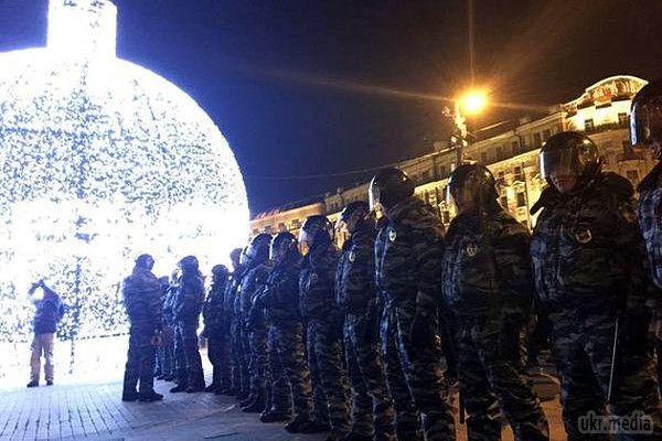 У Москві жорстко розігнали акцію протесту (фото).  На Манежній площі зібралися близько 5 тисяч людей, за даними правозахисників 245 з них були затримані,
