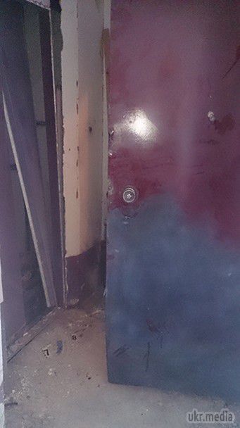 У Миколаєві прогримів вибух. У Миколаєві 31 грудня у під'їзді багатоповерхового будинку прогримів вибух, який пошкодив двері шахти ліфта, тамбура та вибиті вікна під'їзду.