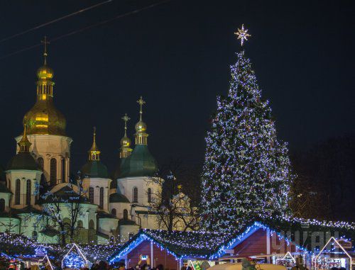 З Новим Роком! 10 тостів, які піднімуть нам настрій.. Всі наші очікування і надії можна вмістити в ці 10 тостів.