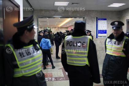 У Шанхаї у новорічній тисняві загинули 35 людей. Щонайменше 35 людей загинули в Шанхаї в тисняві в районі набережної Вайтань, де близько опівночі для святкування Нового року зібрався натовп.