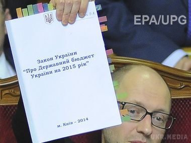 Держбюджет на 2015 рік опублікований в "Голосі України". Опубліковані також зміни в Податковий кодекс і деякі закони щодо податкової реформи, а також закон, оптимізуючий соцвидатки.