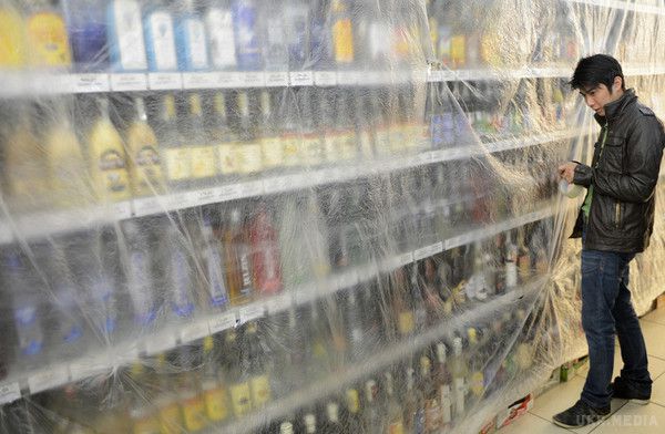 Окупований Севастополь залишився без алкоголю в Новому році. У всьому місті алкоголь дозволено продавати лише 12 торговим точкам.