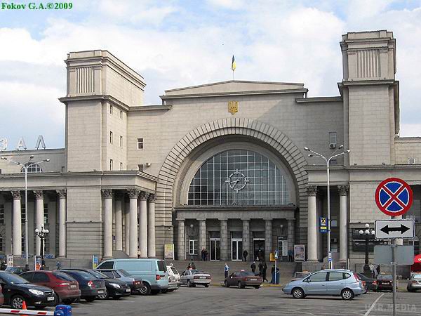 Прогулянка по привокзальній частині Дніпропетровська. На вокзалі була прибудова для царських осіб, а розвідний міст – один з найбільших в Україні