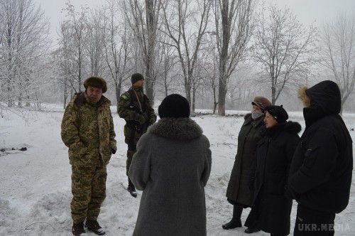 Перемир'я від «козаків»: поранені діти і згорілий будинок (фото). В результаті обстрілів 1 січня  Попаснянського району так званими «козаками», у місті Золоте пошкоджені багатоповерхові будинки