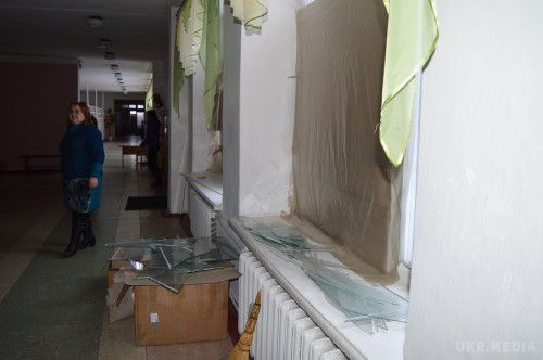 Перемир'я від «козаків»: поранені діти і згорілий будинок (фото). В результаті обстрілів 1 січня  Попаснянського району так званими «козаками», у місті Золоте пошкоджені багатоповерхові будинки