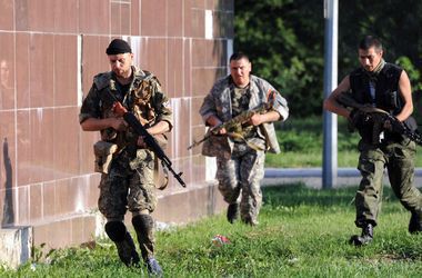  Бойовики за добу 12 разів  обстріляли підконтрольні Україні території Луганської області . "Найгарячіші точки"- населені пункти Кримське, Чорнухіне і Троїцьке
