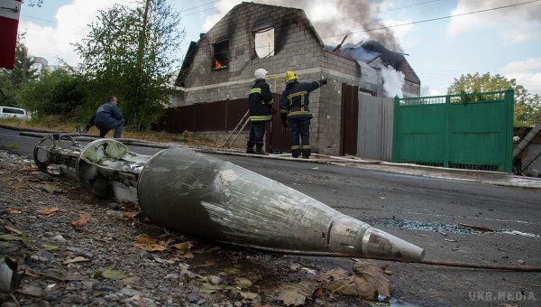 Дебальцеве обстріляли в перший день 2015 року. 1 січня бойовики відкрили вогонь по місту Дебальцеве. В результаті обстрілу постраждало кілька житлових будинків. 