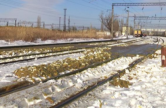Цистерна з паливом вибухнула в Одесі міліція розслідує теракт. На станції Одеса-Пересип стався вибух, в результаті якого стався розлив нафтопродуктів, повідомляє прес-служба Управління МВС України на Одеській залізниці.