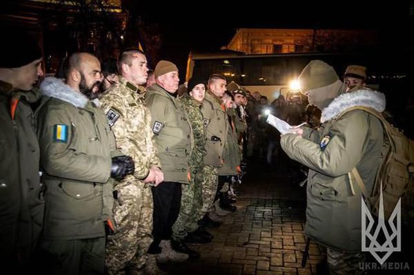 200 бійців "Азова" вирушили в зону АТО. Дві сотні бійців полку "Азов" вчора, 3 січня, вирушили на схід України в зону проведення антитерористичної операції.