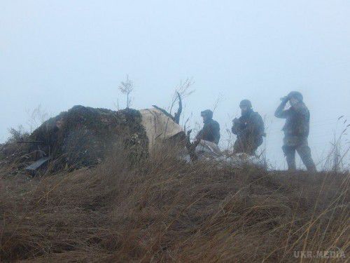 Подробиці вчорашньої спроби прориву бойовиків під Маріуполем (фото). Вночі з 2 на 3 січня терористи кілька разів намагалися прорвати лінію оборони батальйону «Азов» під Маріуполем. 