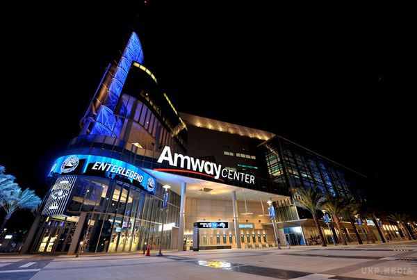 Слідом за Visa і Master Card з Криму пішла ще одна компанія. Американська компанія Amway, яка є найбільшим в світі виробником засобів особистої гігієни, косметики і побутової хімії припинила роботу в Криму. Причиною послужили санкції США.