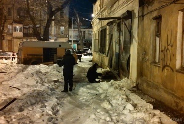 В Одесі підірвали волонтерський центр: сусіди порівнюють ПП із землетрусом. У сусідніх будинках вилетіли шибки, а у машини - вирвало двері