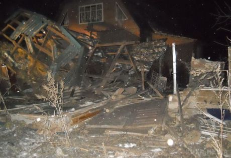 Що залишилося від селища Привілля (Камишеваха) після обстрілу 4 січня (фото). Постраждало 7 будинків і магазин, значні руйнування.