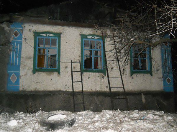 Що залишилося від селища Привілля (Камишеваха) після обстрілу 4 січня (фото). Постраждало 7 будинків і магазин, значні руйнування.