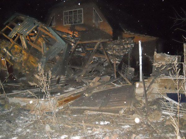 Що залишилося від селища Привілля (Камишеваха) після обстрілу 4 січня (фото). Постраждало 7 будинків і магазин, значні руйнування.