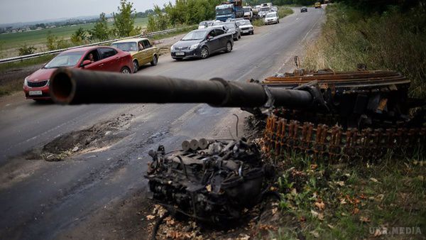 Селище Піски вночі знову піддався обстрілу. Зі стрілецької зброї, великокаліберного кулемета і гранатометів бойовики 5 раз обстріляли Піски. 