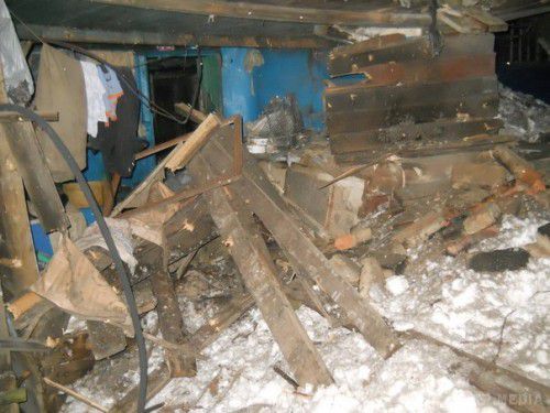 Розстріляне бойовиками село: поранено жінку, зруйнований будинок, убита собака (фото 18+). Вчора, 4 січня, близько 16:00 був проведений обстріл селища Привілля (у простолюдді «Бабівка», поштова адреса - Комишуваха-1) Попаснянського району. 
