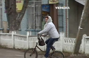 Жителі вінницького села масово пересіли на велосипеди. У кожному дворі мінімум три велосипеда