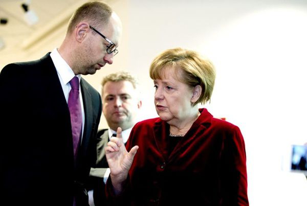 Меркель і Яценюк передумали разом зустрічати Різдво. Канцлер Німеччини Ангела Меркель 8 січня зустрінеться з прем'єр-міністром України Арсенієм Яценюком.