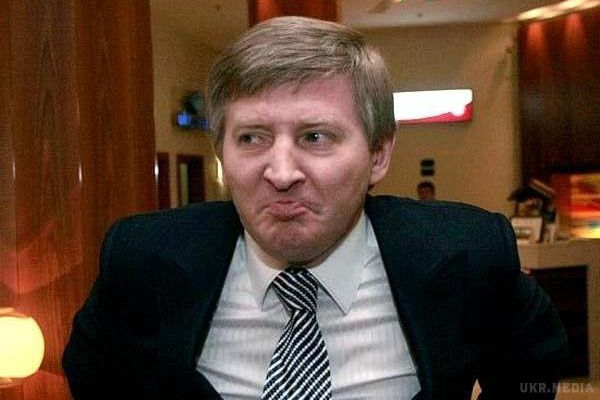 Як Янукович помстився Ахметову за батька. Правда, чи ні, але в далекому 2004 році Рінат Леонідович Ахметов сильно дав по пиці Віктору Федоровичу Януковичу за те, що той просрав президентські вибори в Україні. 