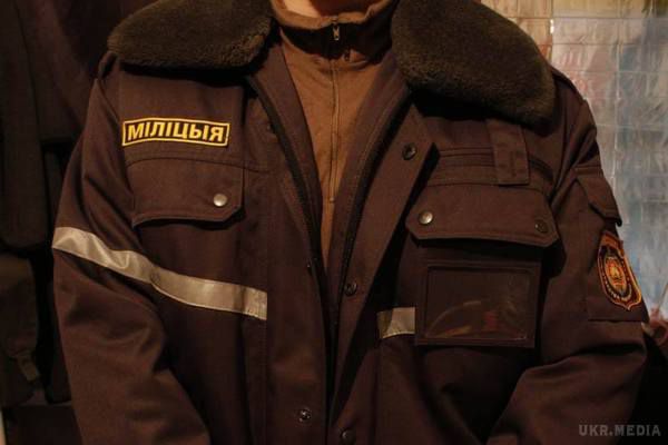 Під Пісками бійці «Правого сектора» вбили бойовика у фірменій  куртці білоруської міліції. В районі Донецького аеропорту, під Пісками, бійцями «Правого сектора» був убитий бойовик, одягнений у фірмену куртку білоруської міліції.