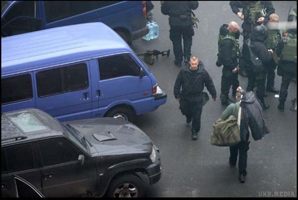 Експерт про знімках в британських ЗМІ: "Якщо це снайпери "Альфи", тоді я - диригент". Підполковник зовнішньої розвідки прокоментував  фотографії, опубліковані британським журналістом Джеймі Детмер. На знімках нібито люди, які розстріляли активістів на Майдані.