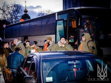 У Київ на ротацію повернулися 150 бійців "Азова". Для багатьох з бійців це перший відпустку за півроку перебування в зоні АТО.