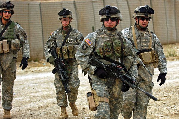 Армія США почала навчання Platinum Lion в Болгарії. Американські військові спільно з колегами з Болгарії почали в цій країні вчення Platinum Lion 2015, які проходять на болгарському полігоні "Ново село". 