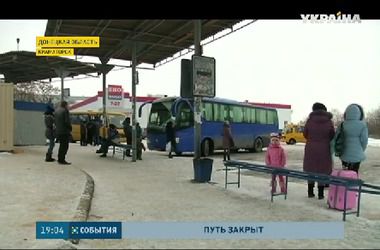Донбас залишився в транспортній блокаді. Проїхати через пункти пропуску можна буде тільки з паспортом