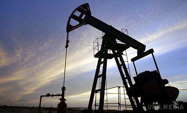Ціна на нафту марки Brent впала до $51, а на WTI - нижче $48. Аналітики пов'язують падіння цін з відмовою ОПЕК скорочувати обсяг видобутку нафти і зростанням запасів "чорного золота" в сховищах США