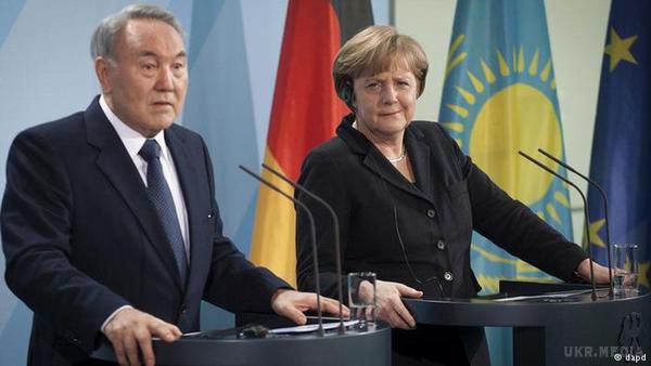 Меркель і Назарбаєв обговорять в Берліні ситуацію на Україні. 9 січня в Берліні пройдуть переговори лідерів Казахстану і ФРН з питання підготовки можливої зустрічі в Астані в «нормандському форматі», присвяченій українському врегулюванню.