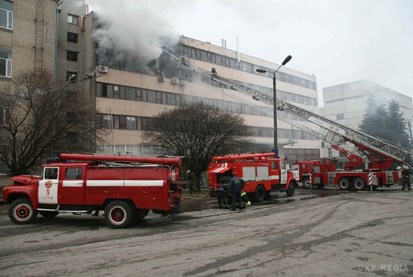 Річниця пожежі на Хартроні: вісім чоловік занапастив 3-D принтер. У кімнаті дизайнерів ювелірних виробів загорівся неякісний Хімреактив. Людям, які купили його для виробництва, загрожує вісім років в'язниці.