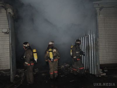 У Києві рятувальники загасили велику пожежу. У Києві В ніч з 7 на 8 січня сталася пожежа на станції технічного обслуговування.