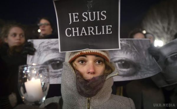 Останній номер Charlie Hebdo продають на аукціоні за 100 тис. євро. Останній номер випуску французького сатиричного тижневика Charlie Hebdo під номером 1177 виставлений на продаж на аукціон  за ціною 100 тис. євро.