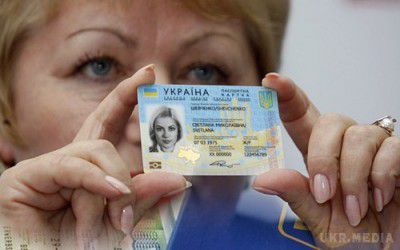 Яценюк анонсував початок видачі біометричних паспортів на 12 січня. Прем'єр-міністр України Арсеній Яценюк заявляє, що 12 січня в Україні будуть видаватися біометричні паспорти, в 2015 році планується видати 2,5 млн паспортів в рік.