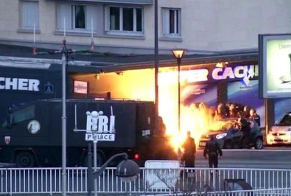 У Парижі при штурмі магазину загинули троє заручників (відео). Заручників у районі Порт-де-Вінсен утримував подільник братів Куаші.