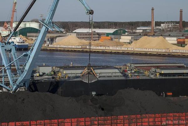 Генпрокуратура оцінила збиток від закупівель вугілля в ПАР в 846 мільйонів гривень. Початкова ціна в 86 доларів за тонну в підсумку зросла до 134 доларів.