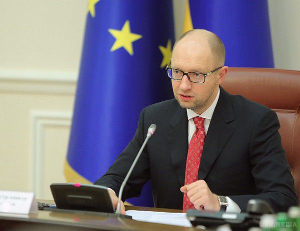 Яценюк: Україна і ЄС повинні разом змусити РФ забиратися з Донбасу. Росія повинна забрати свої війська з території України і припинити озброювати терористів в Донбасі