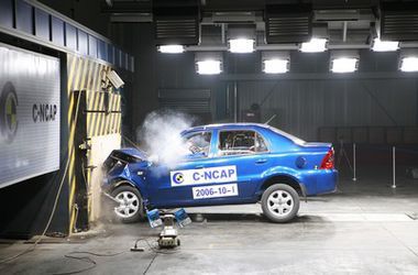 Названі 5 найбезпечніших автомобілів 2014 року за версією Euro NCAP. Компактні авто значно поступаються сімейним машинам