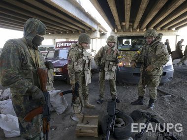 РНБО: Бойовики обстрілюють донецький аеропорт з танків і "Градів". Неспокійною залишається ситуація на донецькому, луганському та маріупольському напрямках, повідомив представник Ради національної безпеки і оборони.