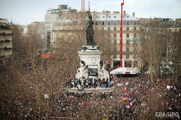 У Парижі розпочався Марш єдності. Фоторепортаж. У Парижі близько 16.15 розпочався Марш єдності в пам'ять про жертв недавніх нападів терористів. 