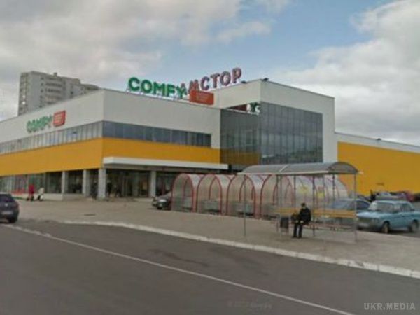 Супермаркет «Амстор» на залізничному вокзалі в Донецьку припинив свою роботу (фотофакт). Відомий і один з найбільших супермаркетів Донецька «Амстор» припиняє свою роботу в районі залізничного вокзалу. 