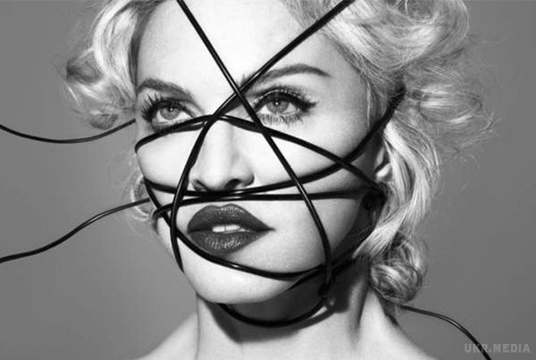Мадонна використовувала паризьку трагедію для реклами свого нового альбому. Співачку розкритикували навіть її прихильники.