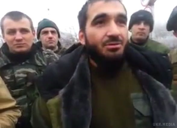 У центрі Донецька кавказькі бойовики вимагали видати їм "ополченця" для страти (відео). Кавказькі бойовики з групи "Дикого", які воюють на боці сепаратистів "ЛНВ", зажадали від ватажків "ДНР" видати їм "ополченця", який вбив чеченця.