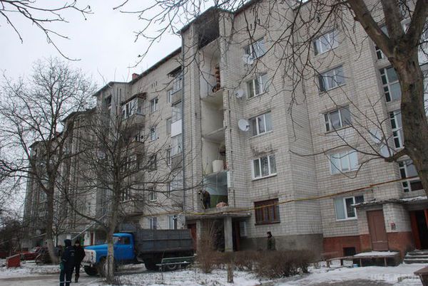 У Львівській області обвалилася стіна п'ятиповерхового будинку (фото). Пошкоджено газопровід
