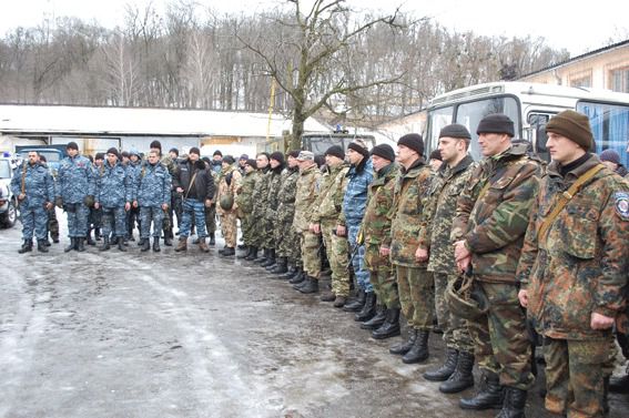 Більше 150 міліціонерів зі Львова вирушили в зону бойових дій (фото). Бійцям належить змінити своїх колег на бойовому посту